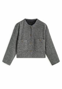 Veste courte grise texturée avec des manches longues, un col rond et deux poches avant. Présente des fermetures à boutons dorés.