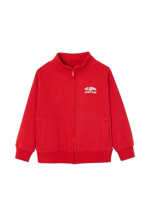 Rote Reißverschlussjacke mit Taschen, gerippten Bündchen und Saum sowie weißem Text "Oklahoma City Sport Club" auf der linken Brustseite.