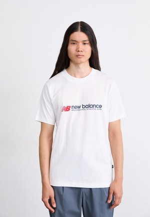 New Balance PROFESSIONAL ATHLETICS - T-shirt con stampa - white