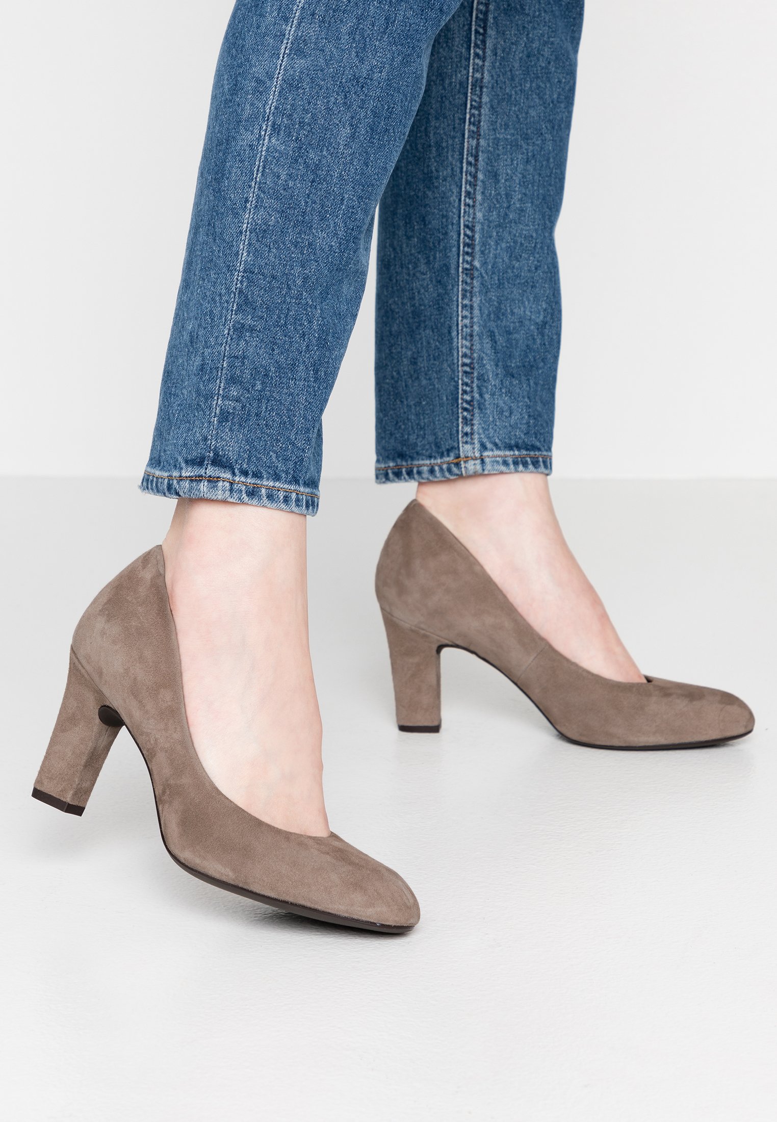 unisa wide fit pumps