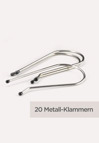 Clip in metallo con finitura argentata, caratterizzati da una forma arrotondata e punte nere. Il set include 20 clip, ognuna con un design elegante.