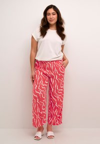 Kaffe KADACIA AMBER - Kalhoty - cayenne ant white zebra print