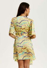 Liquorish MINI ABSTRACT PRINT WRAP - Day dress - multi coloured
