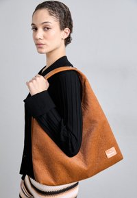 VERTICAL HOBO MEDIUM - Handtas - bruciato