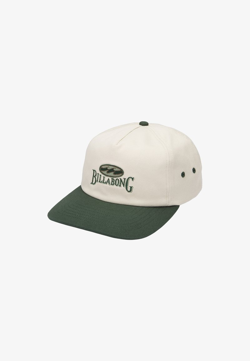 Billabong-lippalakki, jossa on kerma beige yläosa ja tummanvihreä lippa. Edessä on brodeerattu logo ja sivuilla tuuletusaukot.
