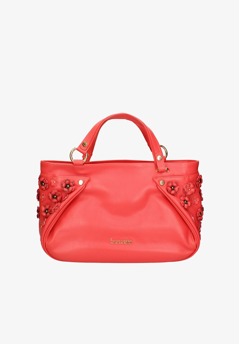 Koraal handtas gemaakt van soepel leer, met bloemenapplicaties aan één kant, handvatten aan de bovenkant en gouden hardwareaccenten. Logo weergegeven in goud.