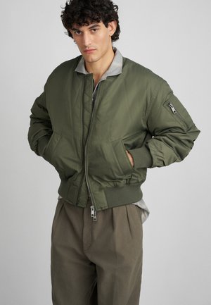 JAVIER BOMBER NYLON - Bomberjakke - aventurine green