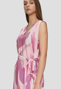 QS ALL-OVER - Jurk - lavendel