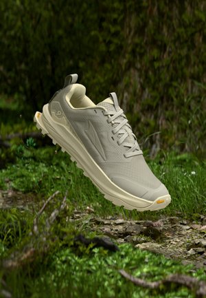 LONE PEAK 9+ - Zapatillas de trail running - taupe