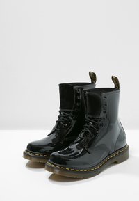 Dr. Martens Stivaletti stringati - black