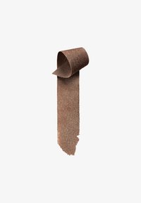Brun teksturert bånd med en svak glans, med en krøllet topp og en frynset ende, laget av et flettet materiale for holdbarhet.