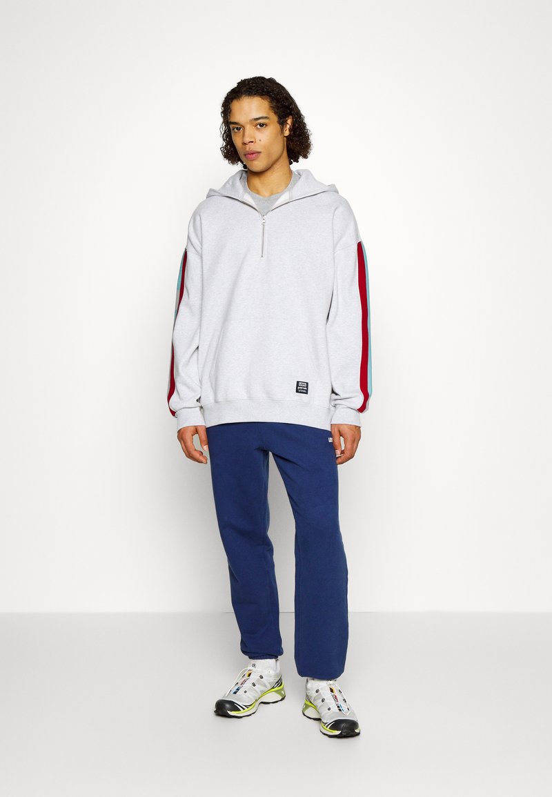 Levi's® Gold Tab HALF ZIP HOODIE - Mikina - light gray