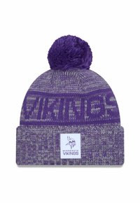 Lila Strickmütze mit einem Pompon, auf einem weißen Patch mit dem Logo der Minnesota Vikings, und horizontalen Strickmustern in verschiedenen Lila- und Grautönen.