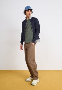 Alpha Industries - BASIC SMALL LOGO 2 PACK - T-paita - dark olive/force green Pienoiskuva 1