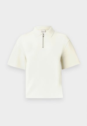 Polokošeľa s krátkym rukávom v bielej farbe, s golierom na zips, hladkým materiálom, moderným strihom a voľným fitom. Jednoduchý, čistý dizajn.