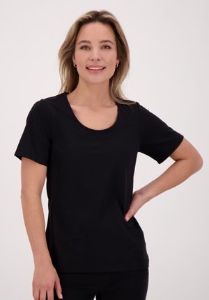 Zwarte t-shirt met korte mouwen en een ronde hals, gemaakt van een zacht materiaal. Heeft een comfortabele pasvorm en een gladde, egale textuur.
