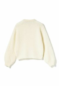 Balta, pūkuota megzta palaidinė su trumpa ilgiu, apvalia iškirpte ir apimtinėmis kamuolinių rankovėmis. Minkšta tekstūra su raštuotais rankogaliais.