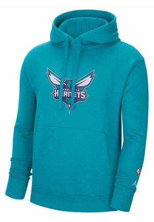 Teal-värinen Charlotte Hornets -huppari, jossa etutasku, nyörillinen huppu sekä NBA:n ja Jordanin logot oikeassa hihassa.