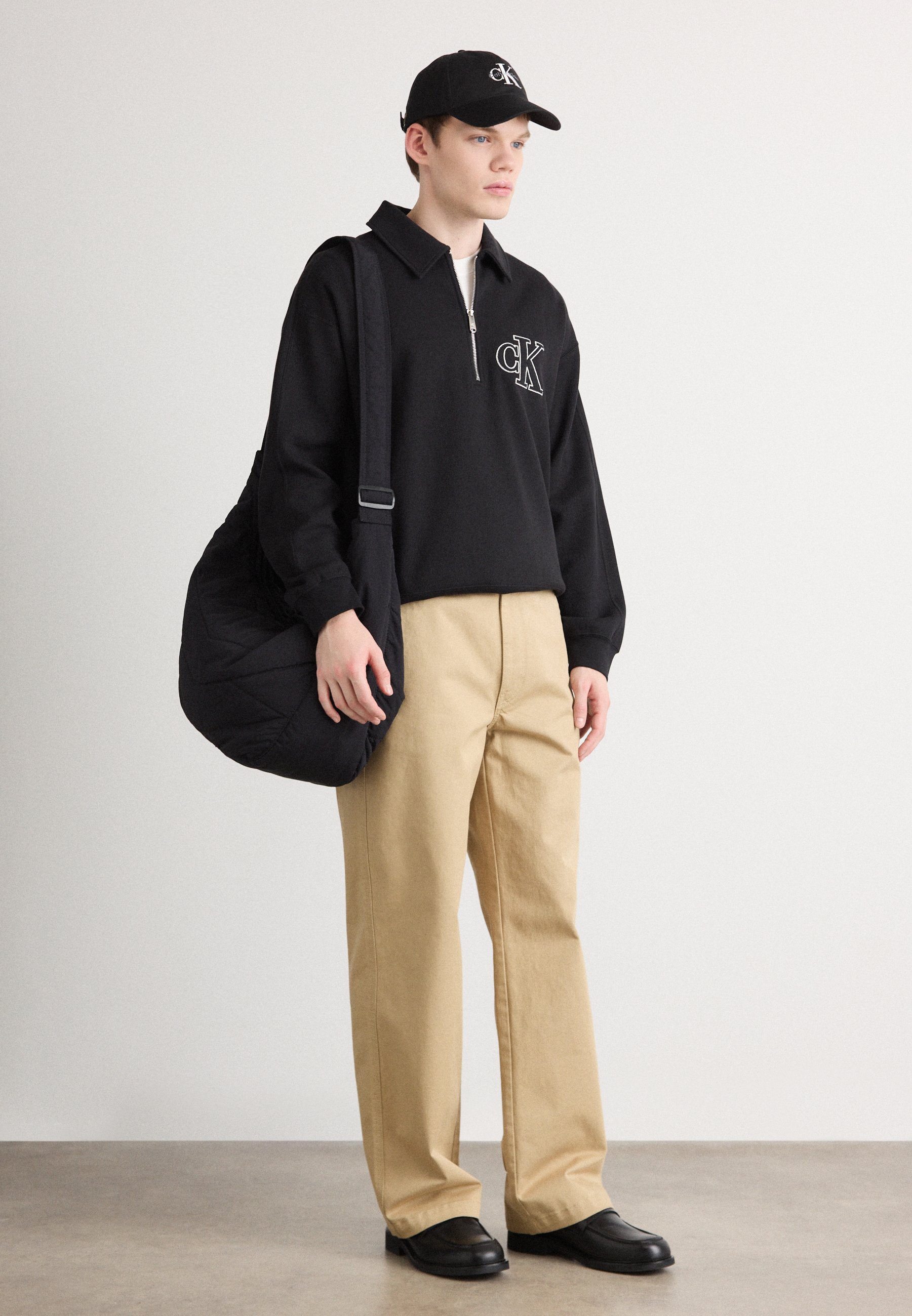 Calvin Klein Jeans 90S BAGGY CHINO - Trousers - travertine/beige