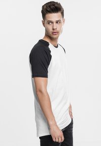 Urban Classics HERREN - Marškinėliai su spaudiniu - white / black