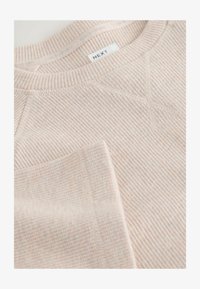 Unselected, neutral
