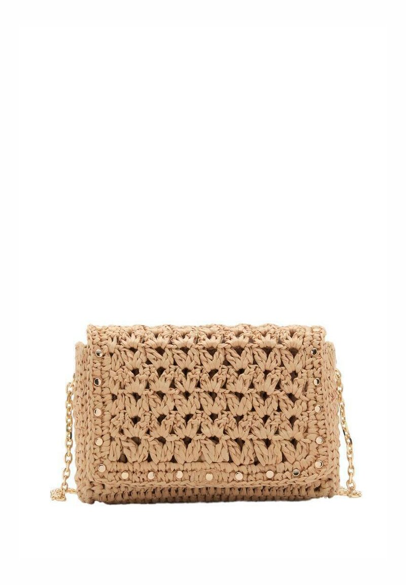 Crochet bag in light beige, featuring a textured pattern. Gold chain strap, with decorative studs along the edges for added detail.