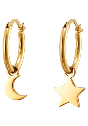 Boucles d'oreilles creuses en ton doré avec un charme en forme de croissant de lune et d'étoile, finition polie, forme circulaire et fermoir sécurisé.