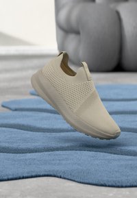 Sélectionné, beige