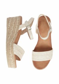 Sandali espadrilles intrecciati con parte superiore in corda beige, cinturino alla caviglia regolabile e tacco a zeppa testurizzato. L'interno è liscio e color cammello.