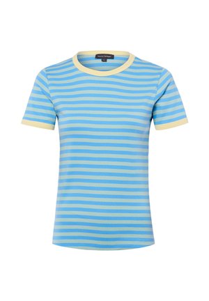 Koszulka z krótkim rękawem w poziome pasy w jasnoniebieskim i błękitnym kolorze, kremowy kołnierz i mankiety na rękawach, widok z przodu na białym tle.