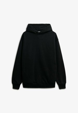 Czarna bluza z kapturem, z długimi rękawami, z fakturowanej tkaniny, z małym logo na piersi. Posiada ściągacze przy mankietach i na dolnym brzegu, luźny krój.