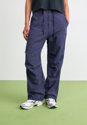 CIRCA PARACHUTE PANT - Wide leg - blue multi
