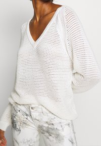 Kaffe Maglione - white