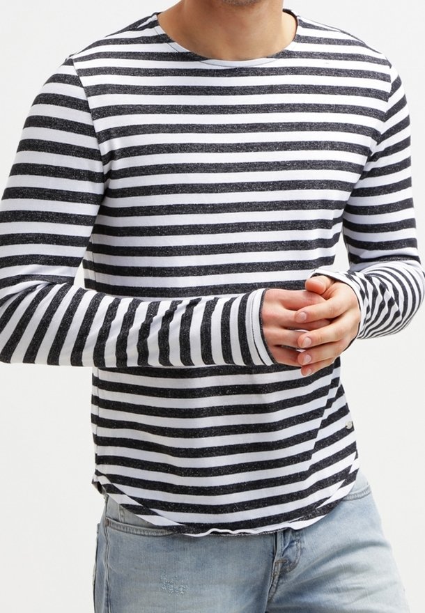 Langsleeve shirt met zwart-witte horizontale strepen, ronde halslijn en een ontspannen pasvorm gemaakt van zachte stof.