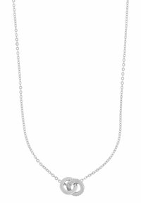 Silverhalsband med en delikat kedja och två sammanflätade cirkulära hängsmycken, med en slät yta och subtil textur.