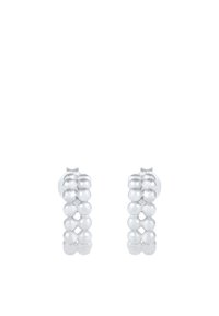 Sølvøreringe med ringe, der har runde perler arrangeret i et sammenkædende design. Glat, poleret tekstur med en ensartet metallisk glans.