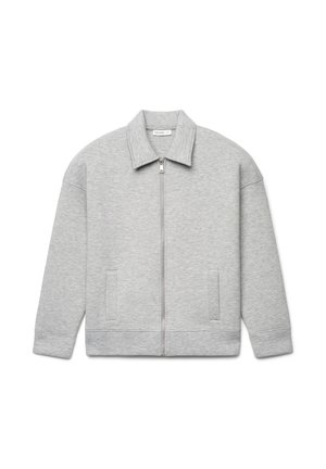 Hellgraue Reißverschlussjacke mit Kragen und zwei vorderen Taschen, flach auf weißem Hintergrund dargestellt.