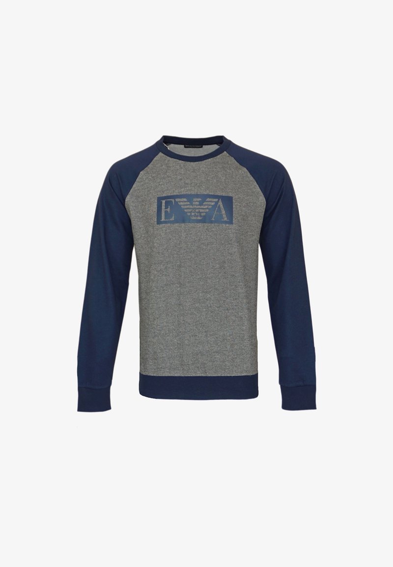 Sudadera gris con mangas raglán azul marino, con un logo azul de EVA en el frente, puños acanalados y una textura suave.