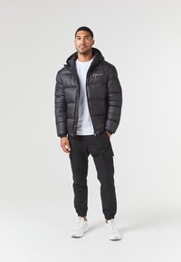 CLOSURE London RACER LOGO PUFFER JACKET - Téli dzseki - black