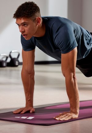 adidas Sportswear TRAINING - Yoga mat - dunkelrot