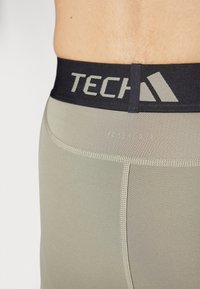 adidas Performance TECHFIT COMPRESSION SHORT - Tights - silver pebble