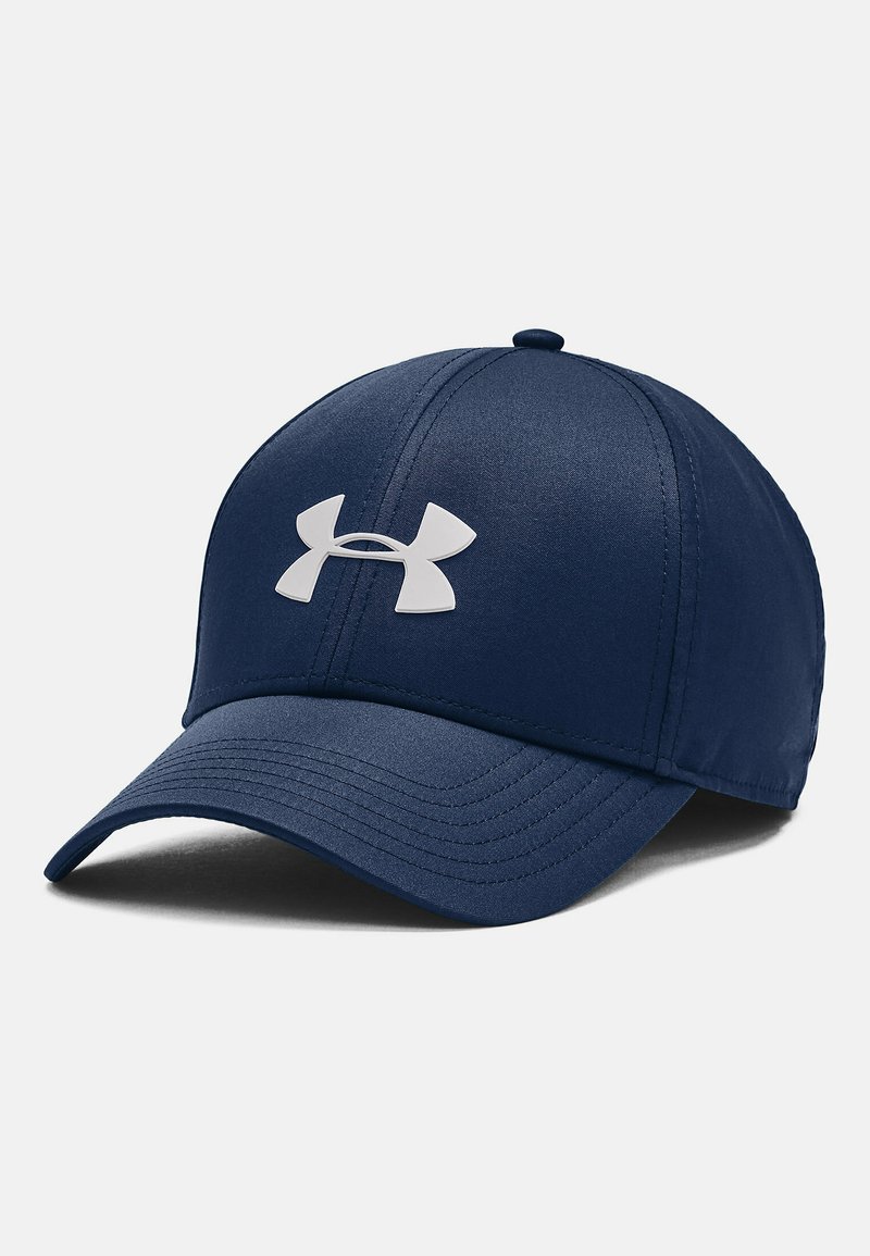 Mornarji modra kapa iz gladkega materiala, z ukrivljenim vizirjem in izrazitim belim logotipom Under Armour na sprednji strani.