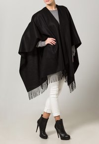 FRAAS Cape - black