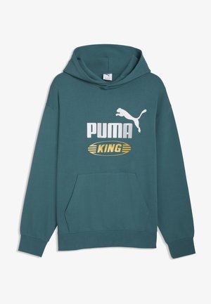 Morska bluza z kapturem z przednią kieszenią, białym logo Puma i żółtym owalnym napisem "KING" na środku klatki piersiowej.