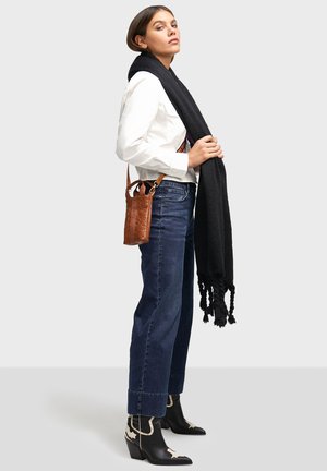 LOLA CASADEMUNT Bufanda - black