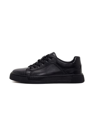 Derimod, Trainers - black