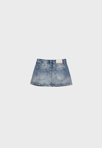 Denim-Minikleid in Hellblau mit einer ausgewaschenen Optik. Verfügt über zwei Gesäßtaschen und einen strukturierten Bund mit einem Etikett. Gerader Saum.