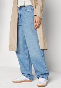 ONLY ONLHARLEY BAGGY LOOSE - Széles szárú - light blue denim