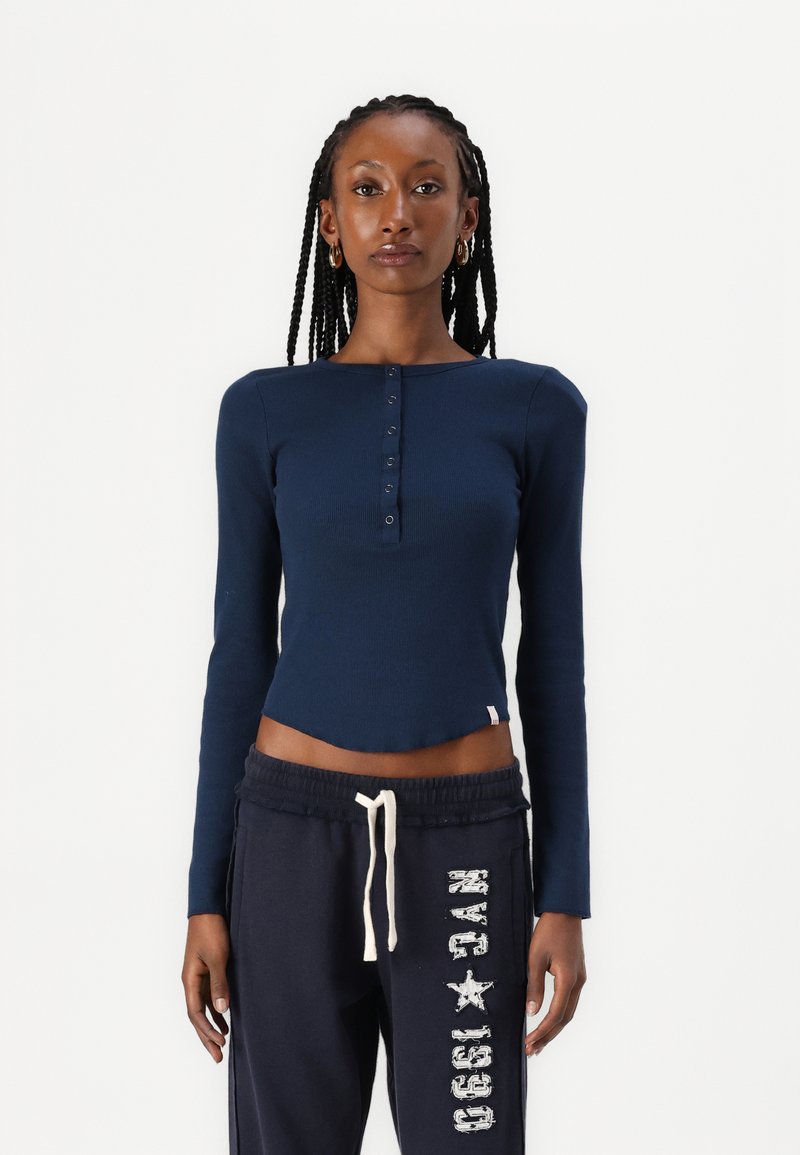BDG Urban Outfitters DRAKE POPPER HENLEY - Top dugih rukava - pageant blue