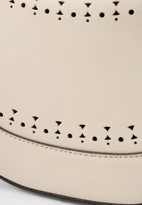 Vanessa Bruno MINI DAILY BAG - Τσάντα χειρός - ivoire